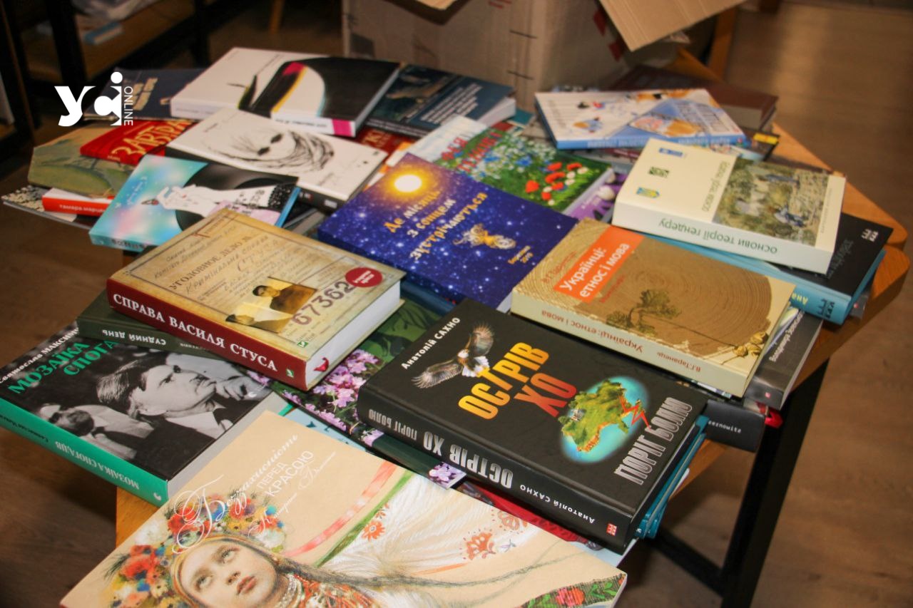 Подарунок до Дня Незалежності: в Одесі зібрали тисячі книг для бібліотек Херсонщини