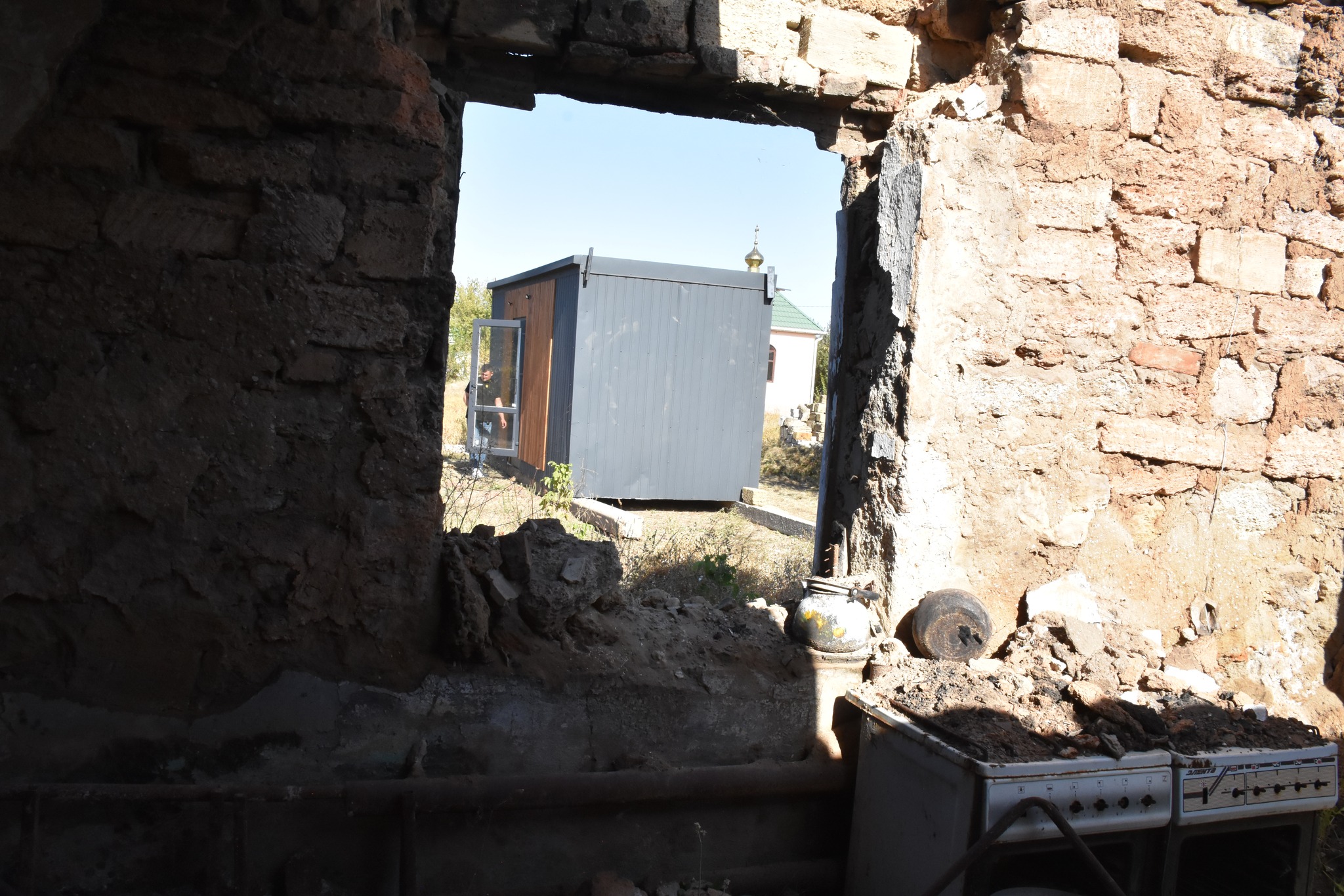 Із кухнею і санвузлом: у селах Миколаївщини встановили перші модульні будинки власного виробництва (фото)
