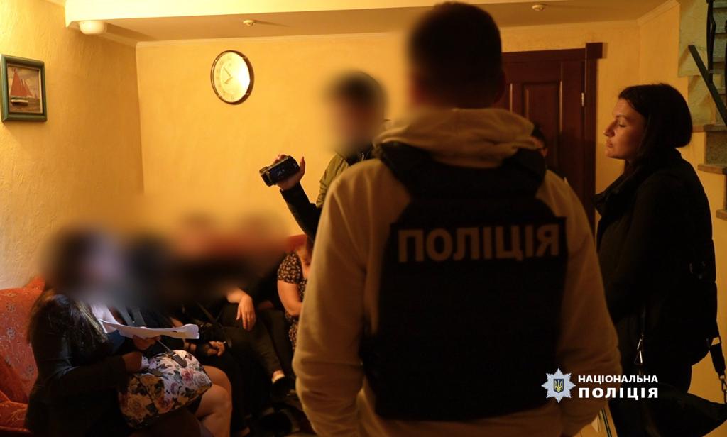 В Одесі затримали групу сутенерок: втягували жінок у заняття проституцією