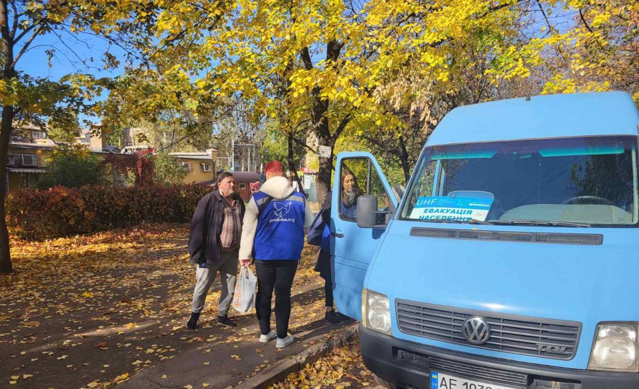 Виїхати непросто, але треба: чим ускладнена евакуація з небезпечного Бериславського району