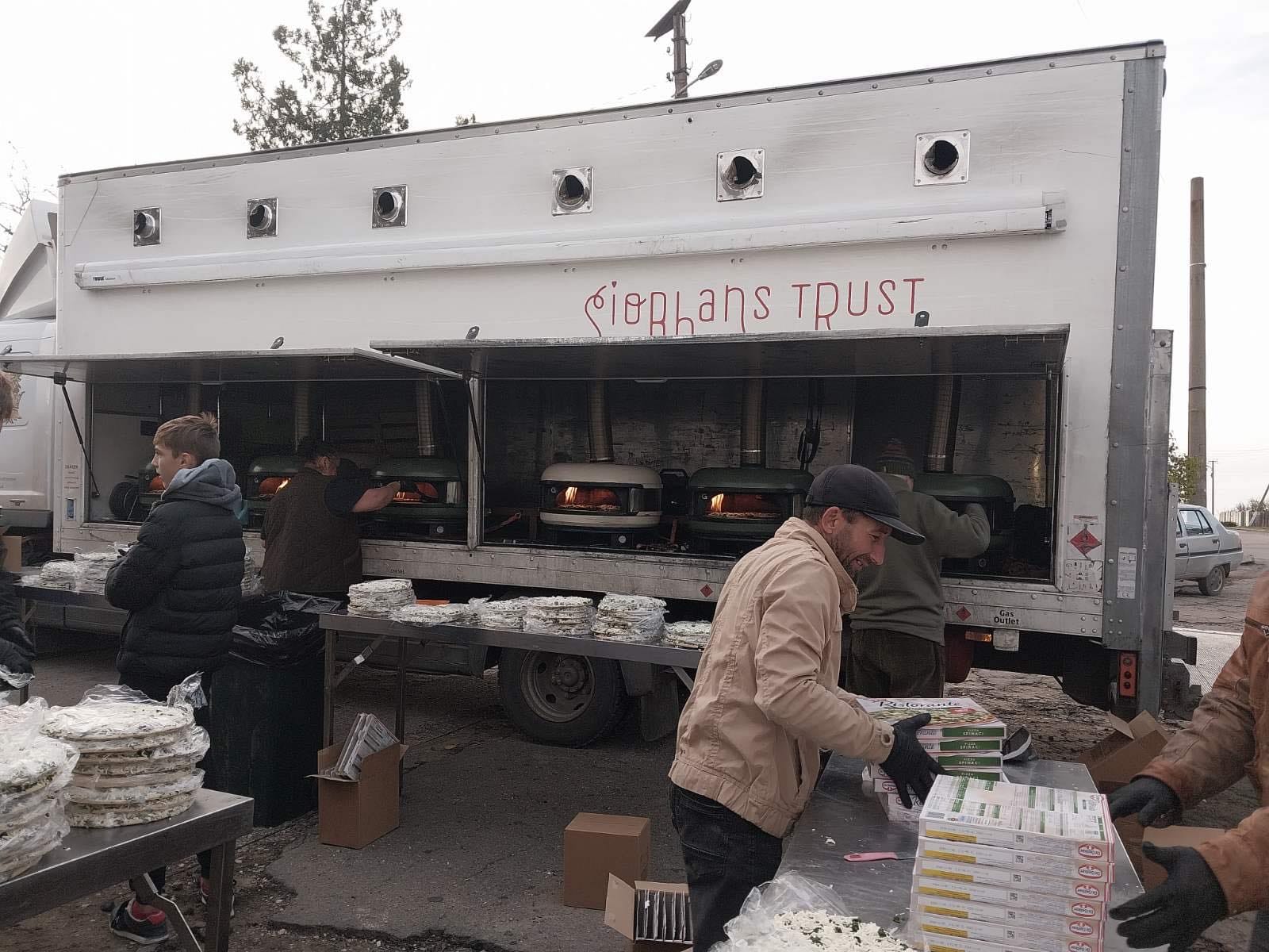 Жителів віддалених населених пунктів Миколаївщини знову пригощають піцою (фото)