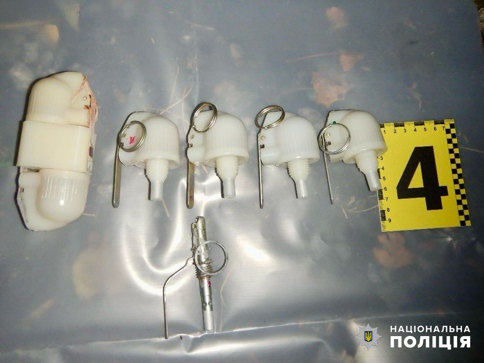 В Одесі чоловік продавав вогнепальну зброю та вибухівку, завезену нелегально з Харківщини