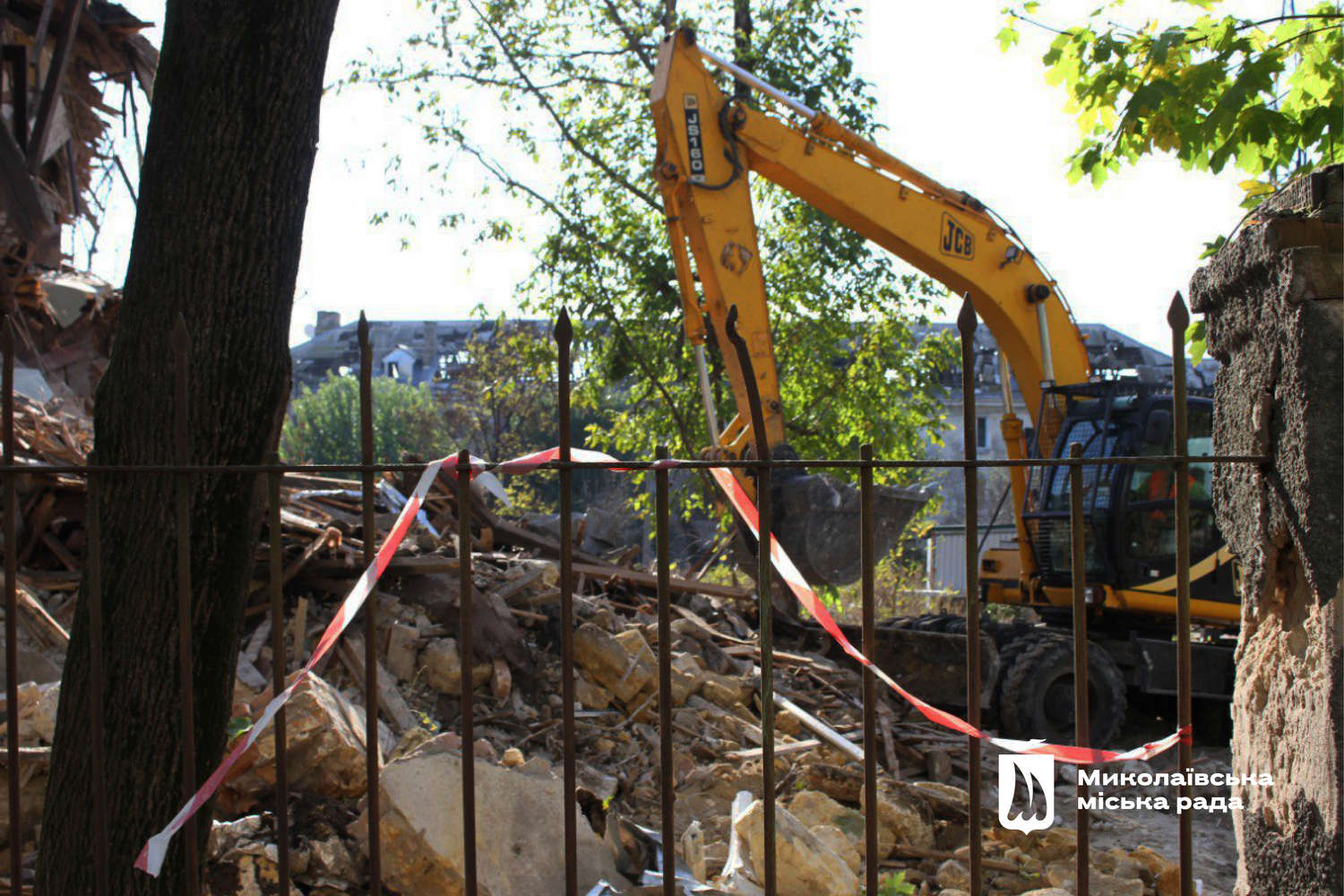 У Миколаєві почали зносити будинки, які не підлягають відбудові після російських атак