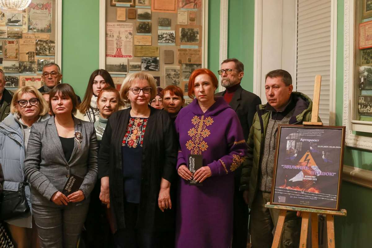 «Звільніть пташок»: в Одесі проходить виставка, присвячена бранцям Кремля, серед яких – жителі Херсонщини