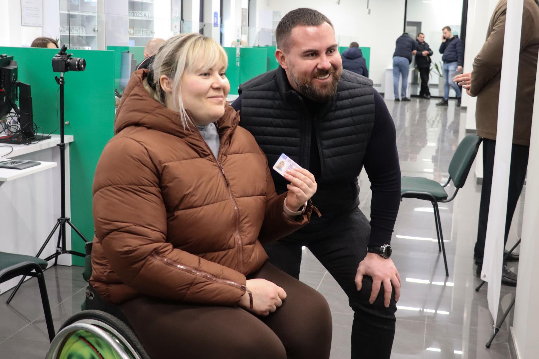 Жителька Нової Каховки першою закінчила Автошколу для осіб з інвалідністю та отримала водійські права