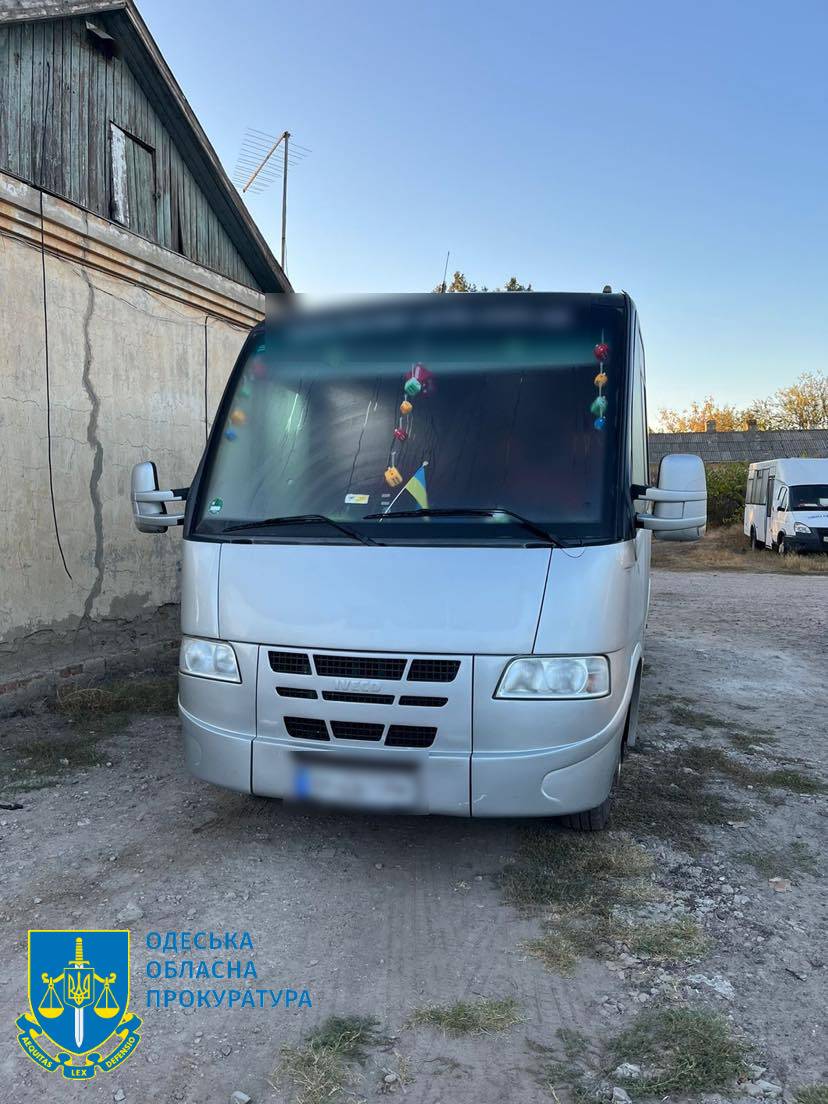 Фальшиві водії рейсових автобусів: на Одещині розкрито схему, за якою за кордон виїхали 18 ухилянтів