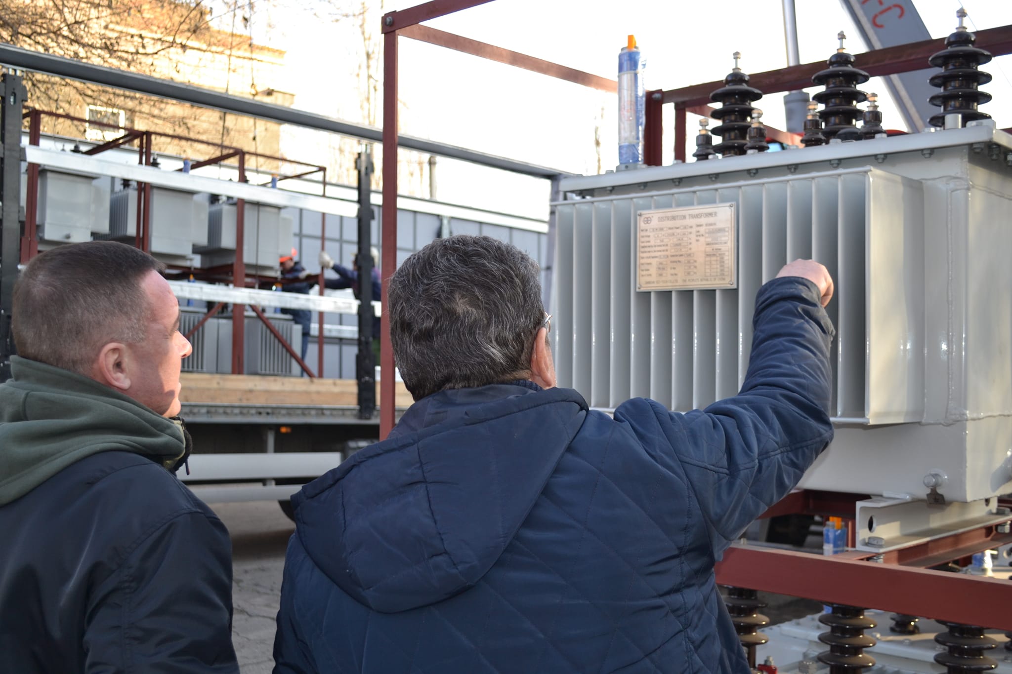 «Допоможе уникнути аварійних ситуацій»: на Миколаївщині замінюють 40-річне електрообладнання