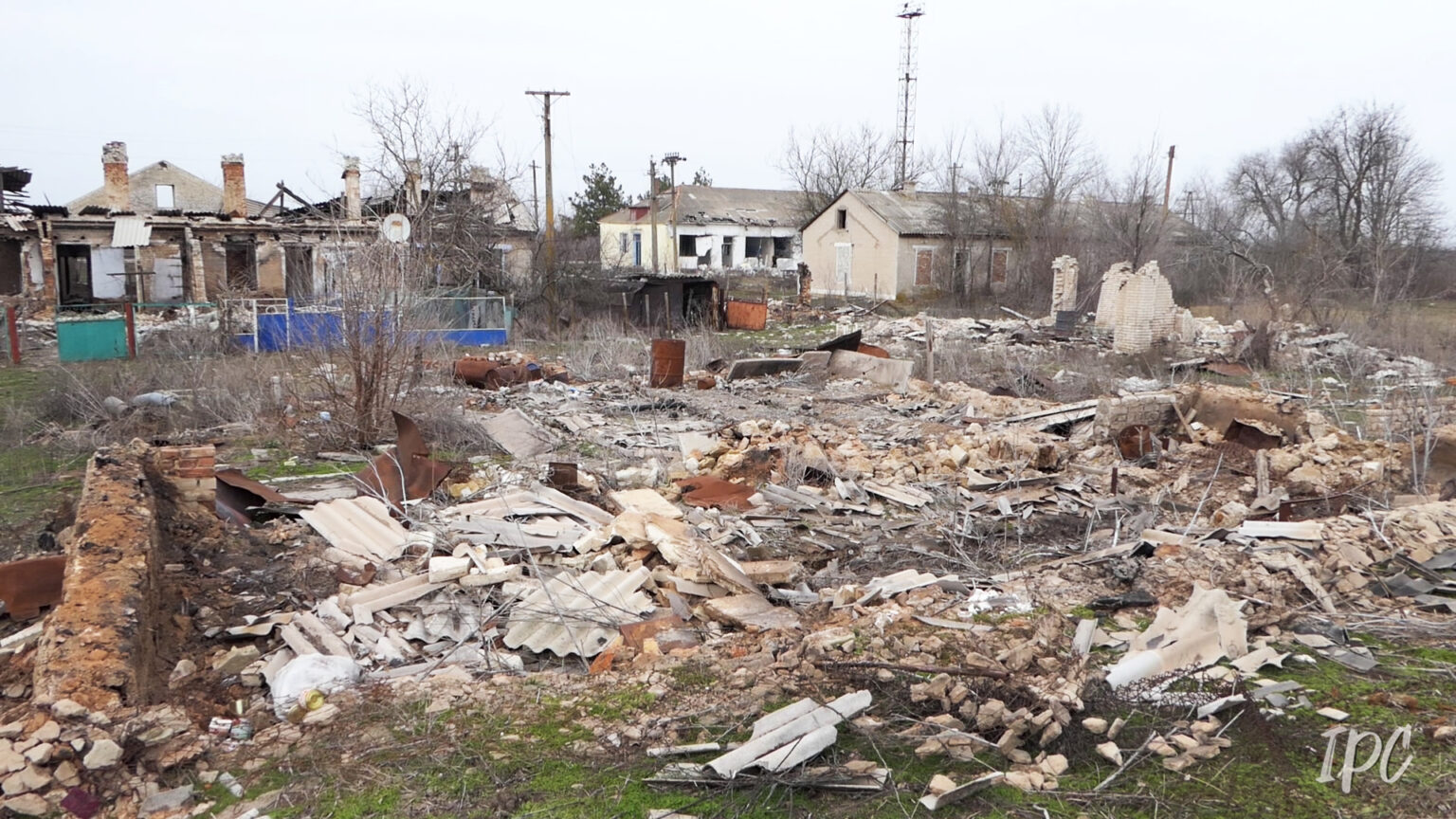 Ні села, ні станції більше немає: вщент знищені росіянами населені пункти Херсонщини (фото, відео)