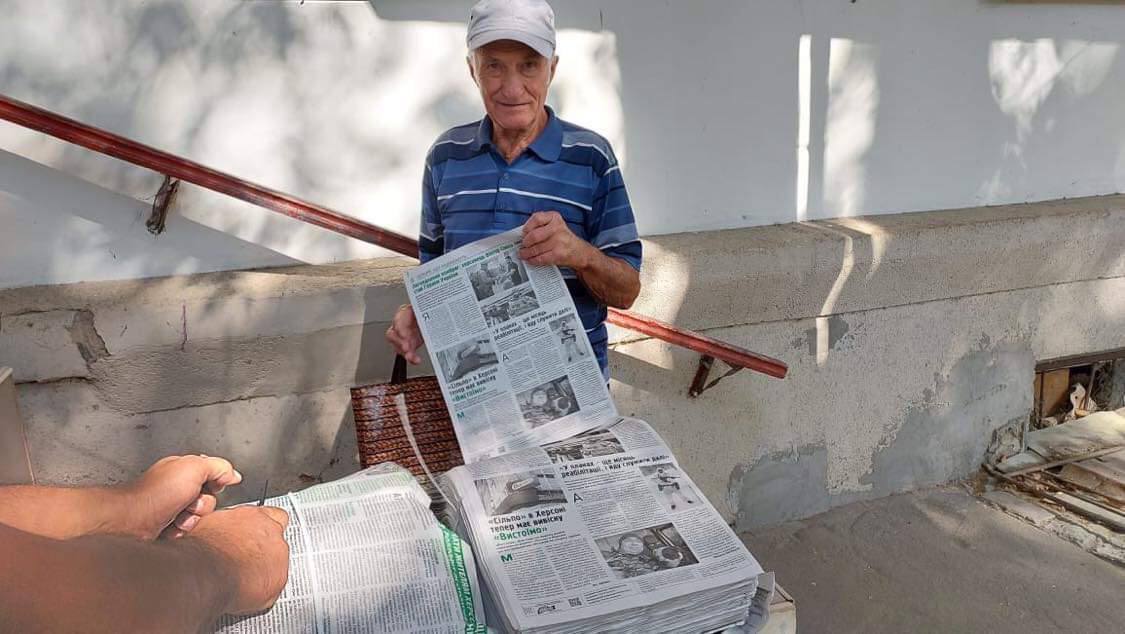 Пів мільйона газет «Гривна» розповсюдили під обстрілами