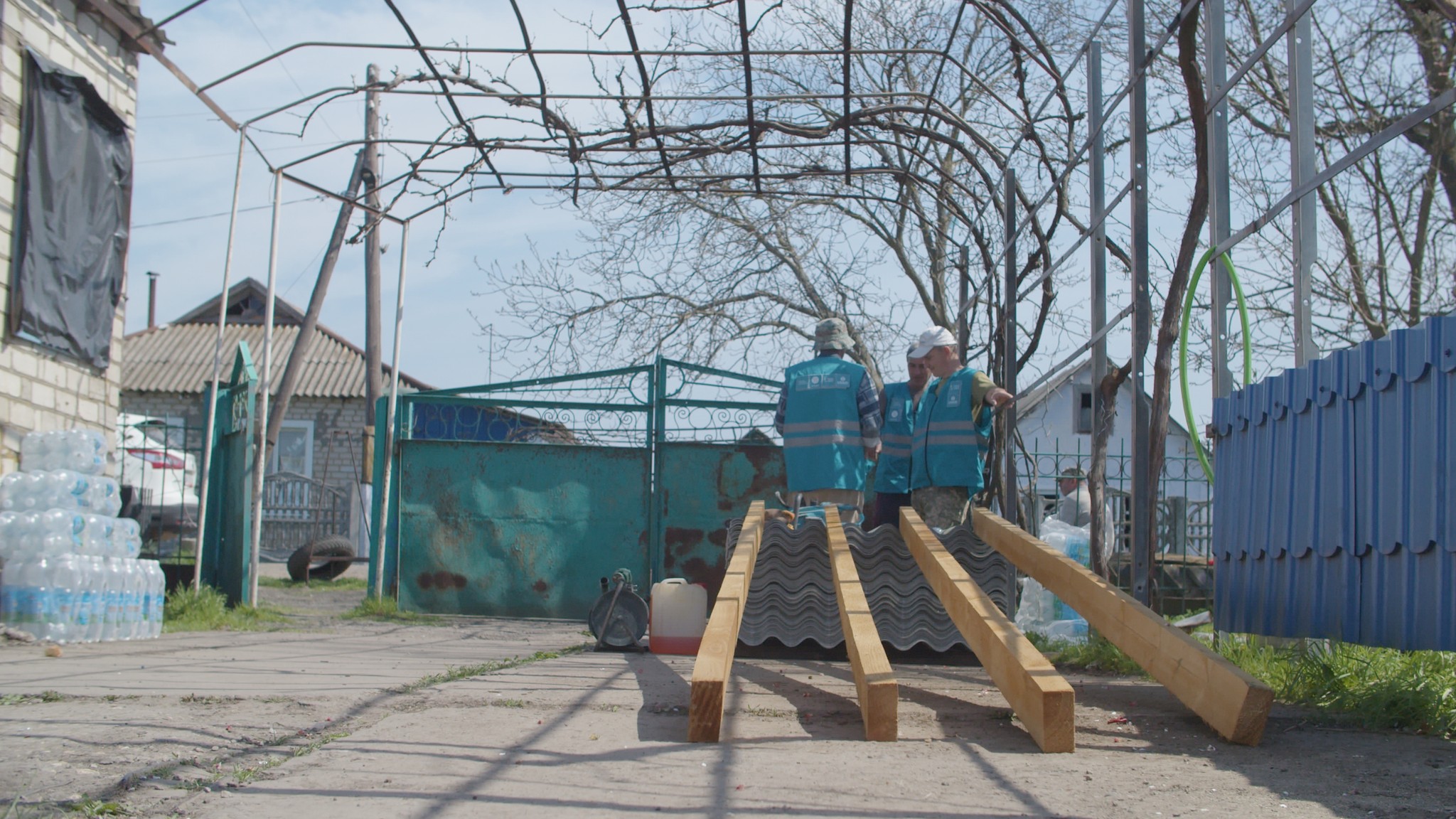Ремонтують будинки та систему водопостачання: як на Миколаївщині відбудовують села, понівечені війною (фото) 