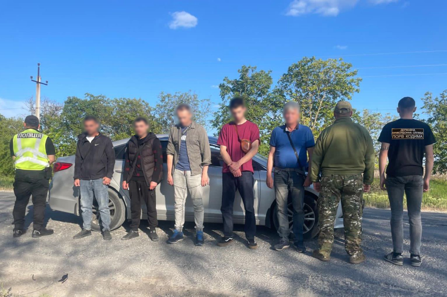 Прикордонники Одещини зупинили три автівки, якими перевозили військовозобов’язаних до кордону