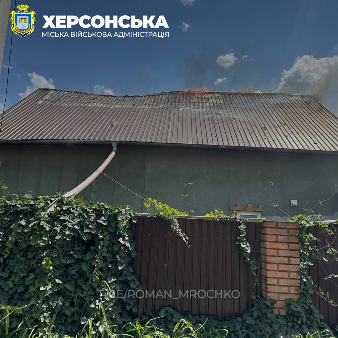 Росіяни вдарили по Комишанах: пошкоджено приватні будинки, один – загорівся