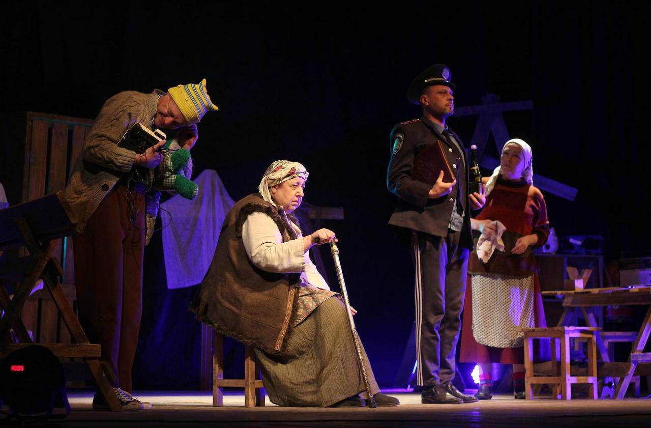Повернення «Баби Прісі»: Херсонський театр відновив легендарну виставу, перший показ відбувся у Миколаєві