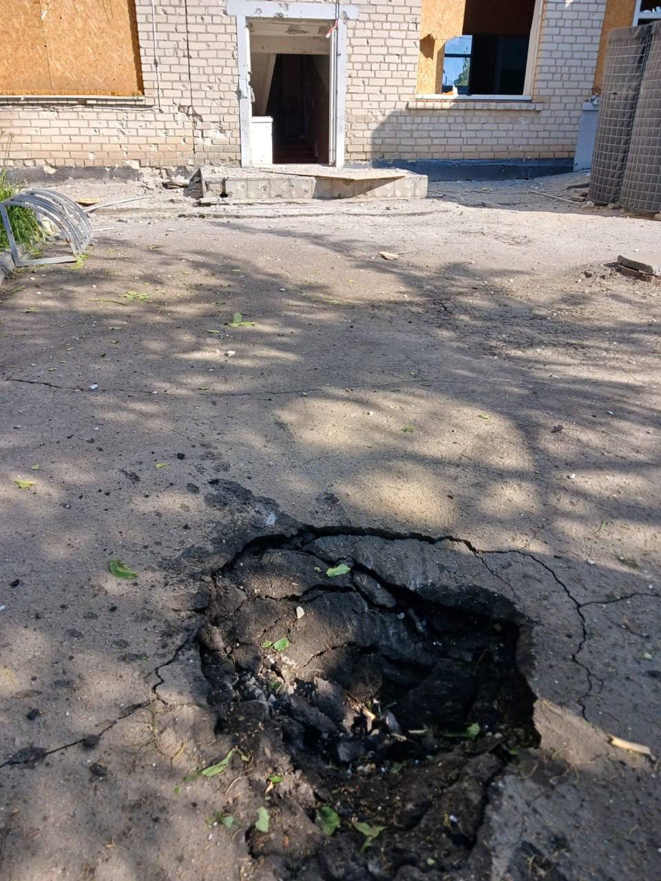 Пошкоджено будівлю ліцею, соціальну пральню та 5 будинків: росіяни вдарили по селу на Херсонщині