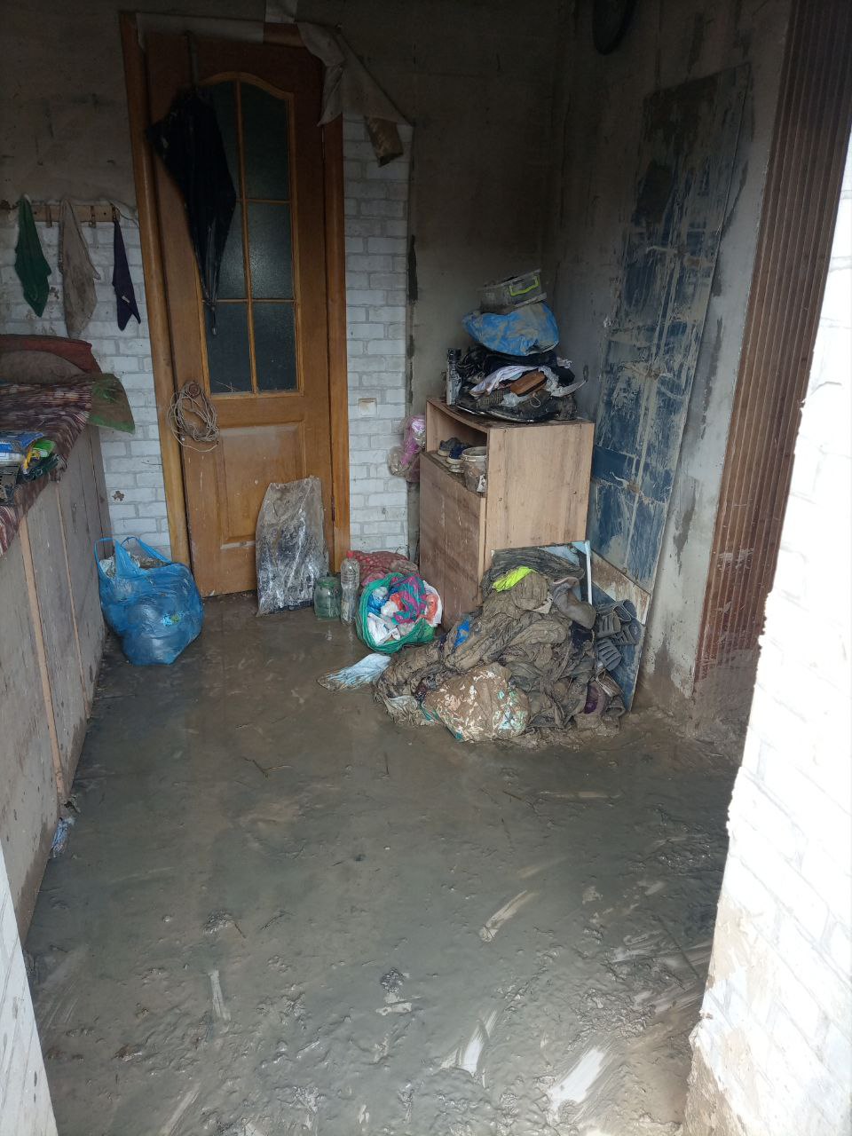 Спершу затопило, а згодом ще й «прилетіло»: як росіяни двічі зруйнували будинок родини з Херсона