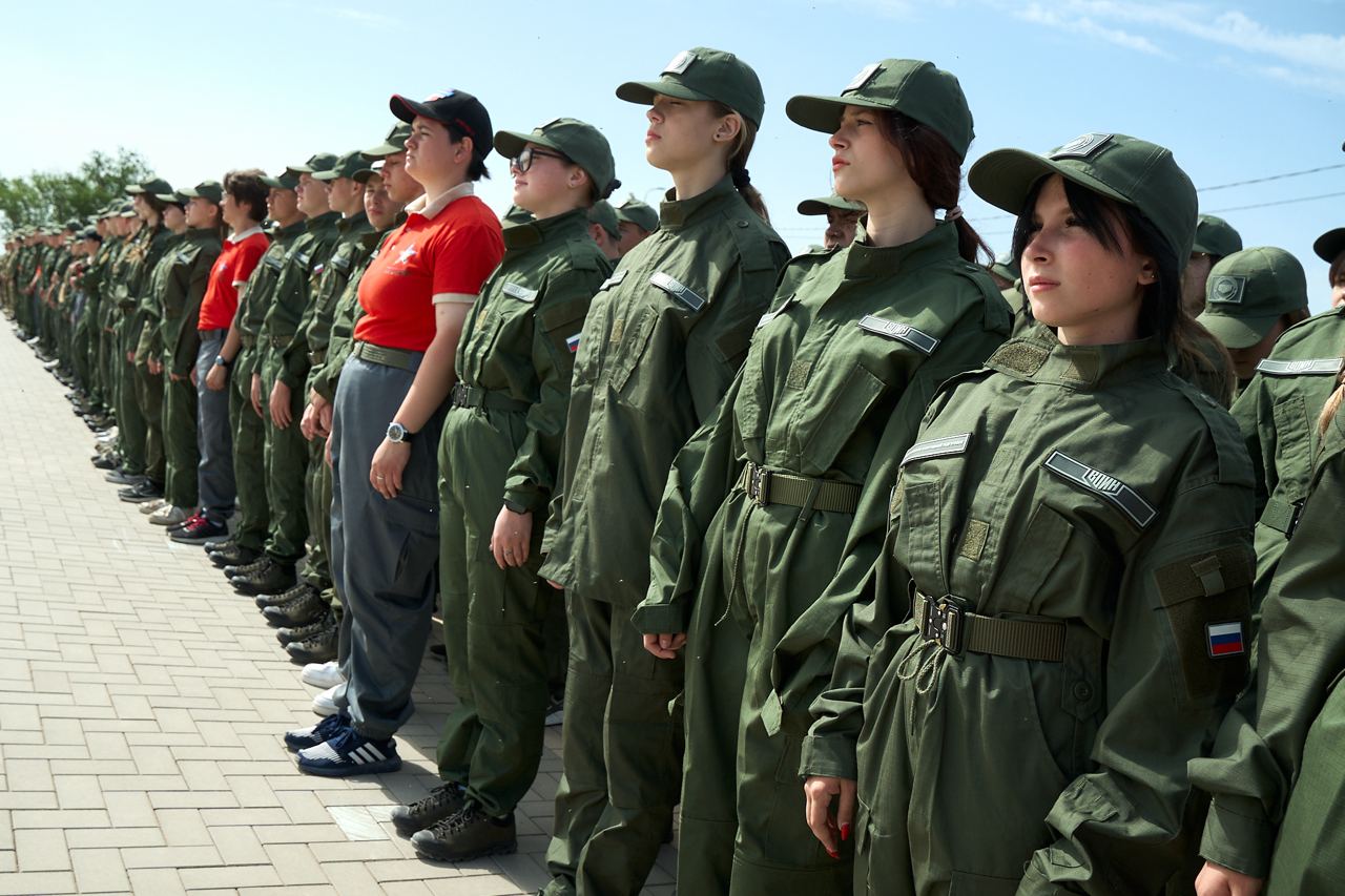 Дітей з ТОТ Херсонщини вивозять до військового табору у Волгограді та агітують навчатись на Камчатці 