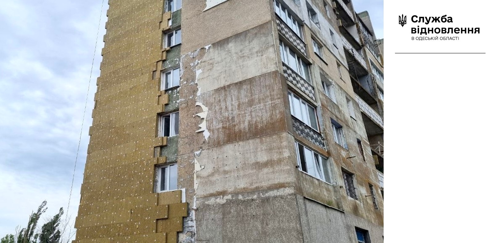 Як просувається відбудова зруйнованої ракетою багатоповерхівки в Сергіївці на Одещині (фото)