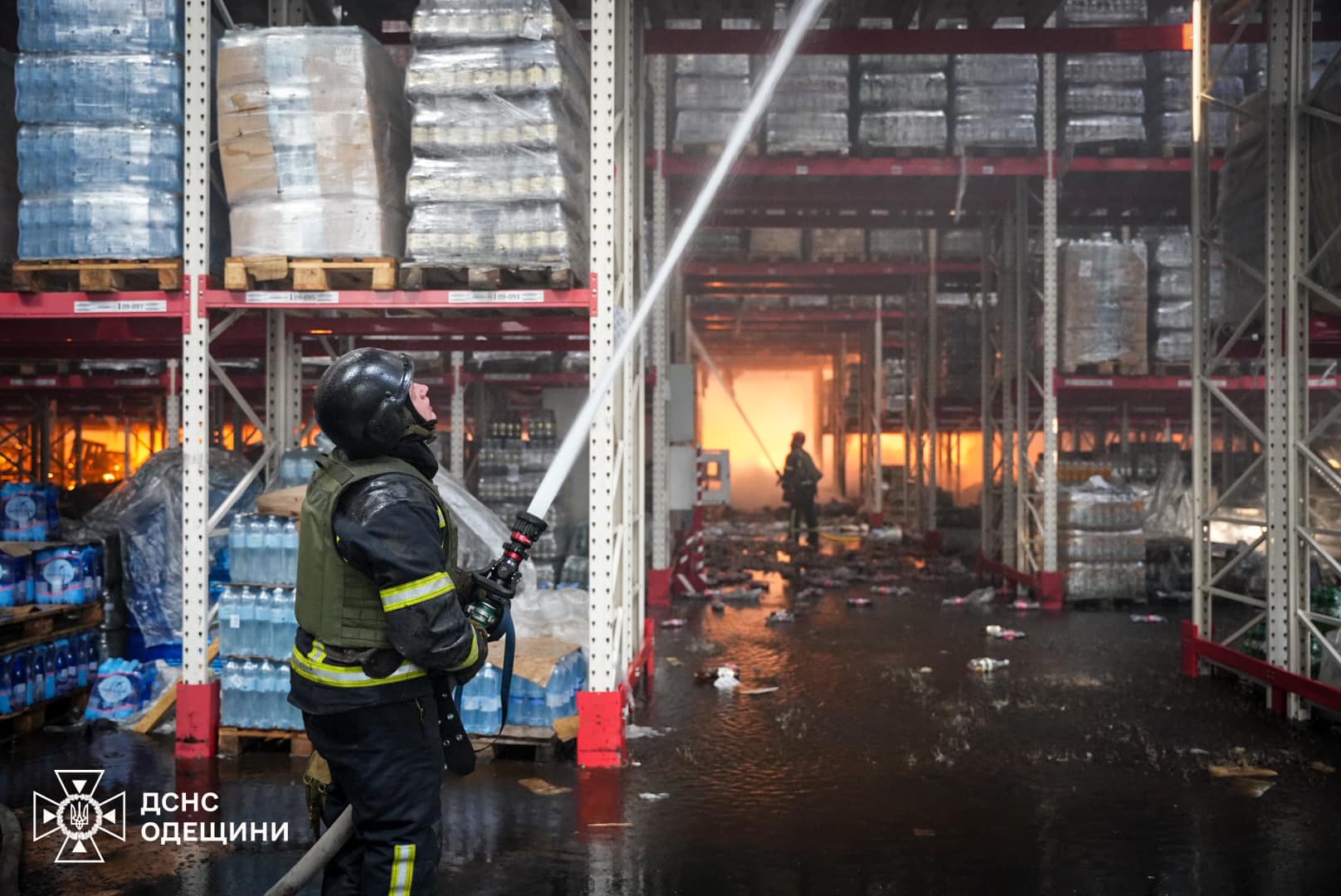 Ракетний удар по Одесі: рятувальники ліквідували масштабну пожежу (фото)