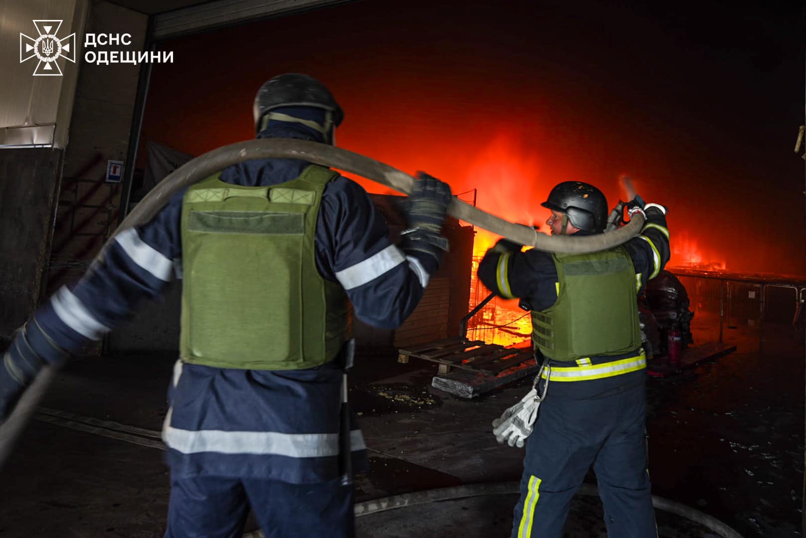 Ракетний удар по Одесі: рятувальники ліквідували масштабну пожежу (фото)