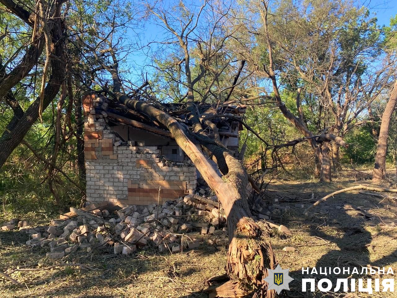 Одна людина загинула, двоє – поранені: наслідки ворожих ударів по Херсонщині за минулу добу (фото)