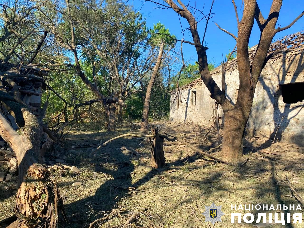 Одна людина загинула, двоє – поранені: наслідки ворожих ударів по Херсонщині за минулу добу (фото)