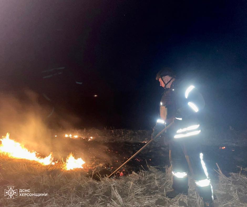 Рятувальники Херсонщини ліквідували 21 пожежу, спричинену ворожими обстрілами (фото)