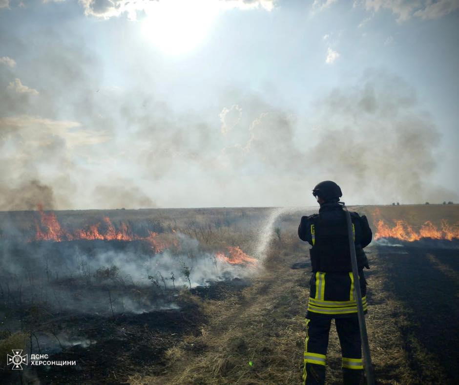 Через обстріли за добу на Херсонщині виникло 23 пожежі (фото)