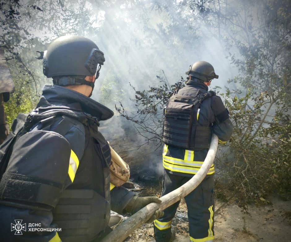 Через обстріли за добу на Херсонщині виникло 23 пожежі (фото)