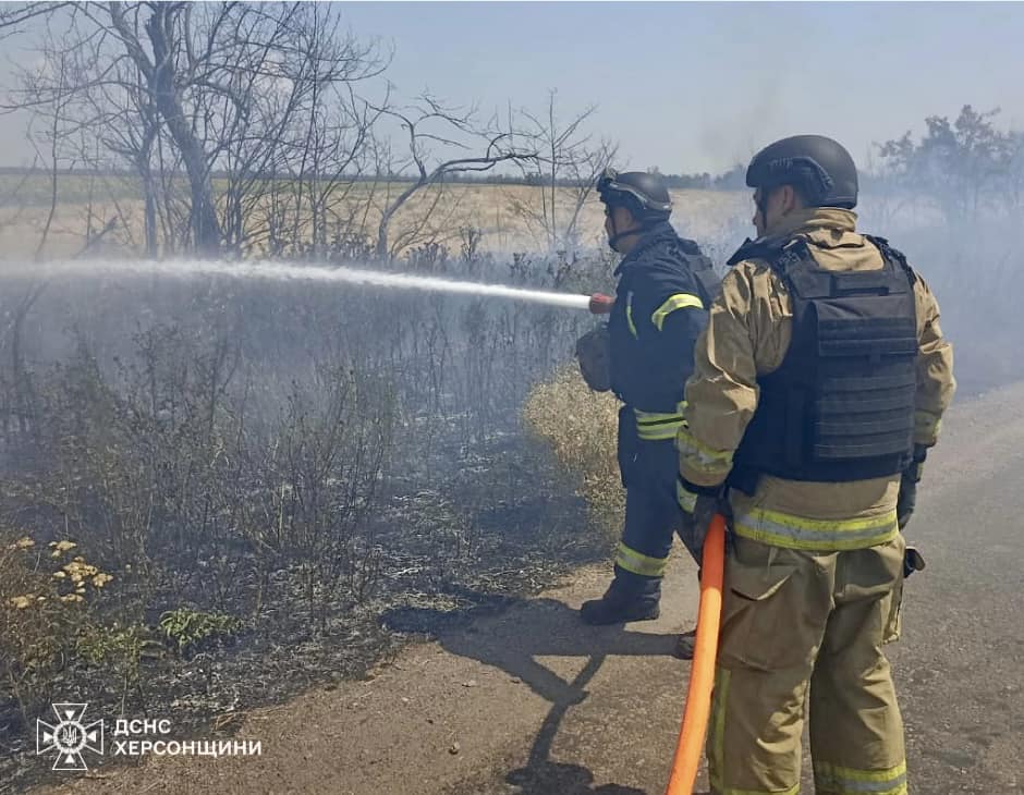 Через російські обстріли на Херсонщині виникло 19 пожеж (фото)