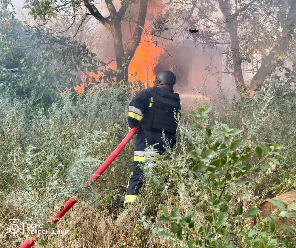 Через російські обстріли на Херсонщині виникло 19 пожеж (фото)