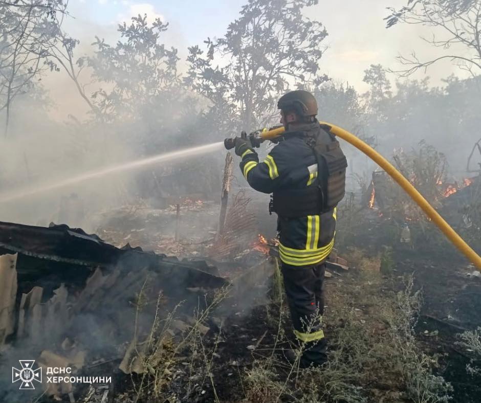 За добу ворог випустив по Херсонщині майже 700 снарядів, виникли пожежі – ДСНС