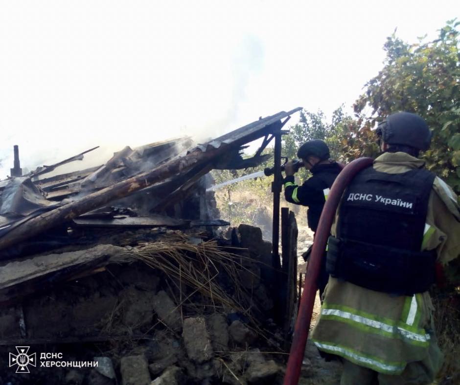 За добу ворог випустив по Херсонщині майже 700 снарядів, виникли пожежі – ДСНС