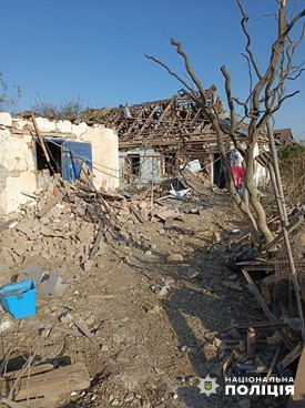 17 вибухівок із дронів скинули лиш на одне село: поліція показала наслідки ворожих атак на Херсонщині (фото)