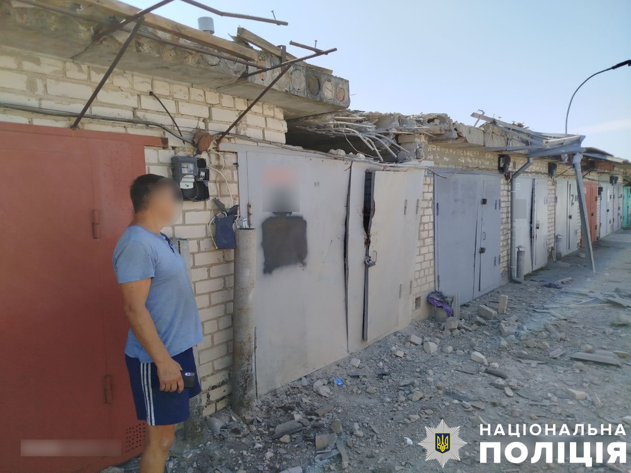 17 вибухівок із дронів скинули лиш на одне село: поліція показала наслідки ворожих атак на Херсонщині (фото)