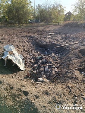 17 вибухівок із дронів скинули лиш на одне село: поліція показала наслідки ворожих атак на Херсонщині (фото)