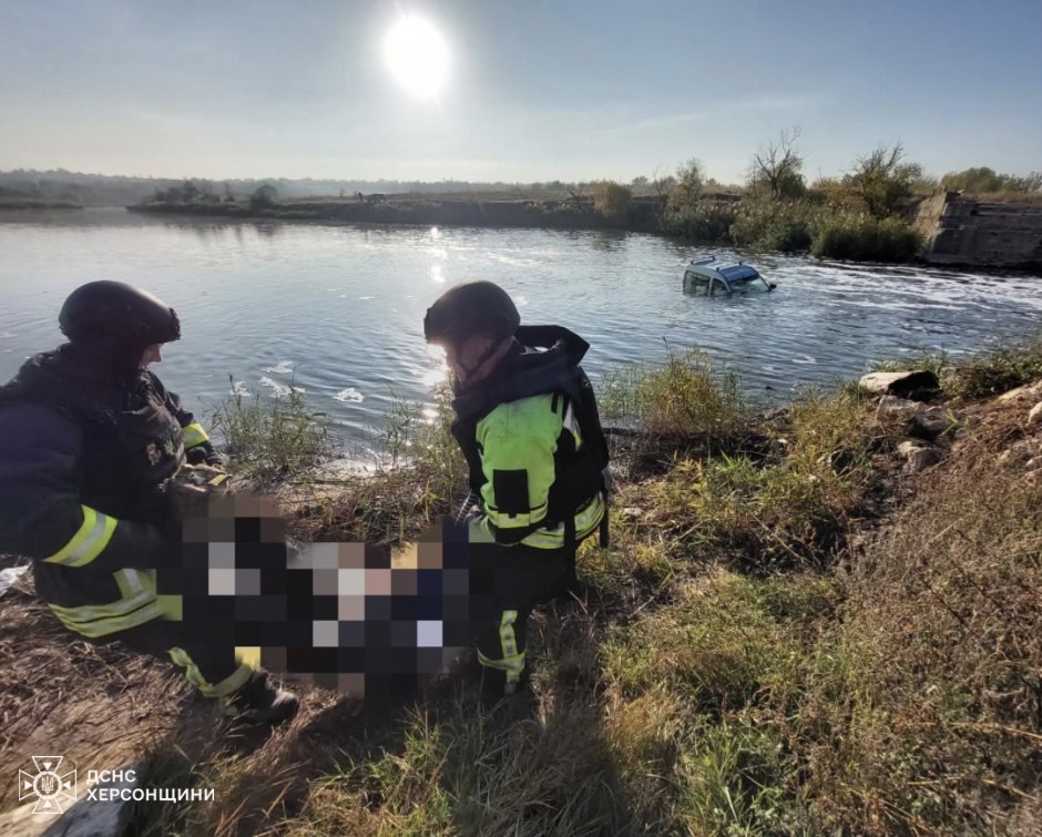 У Бериславському районі автомобіль упав у річку – водій загинув (фото, відео)