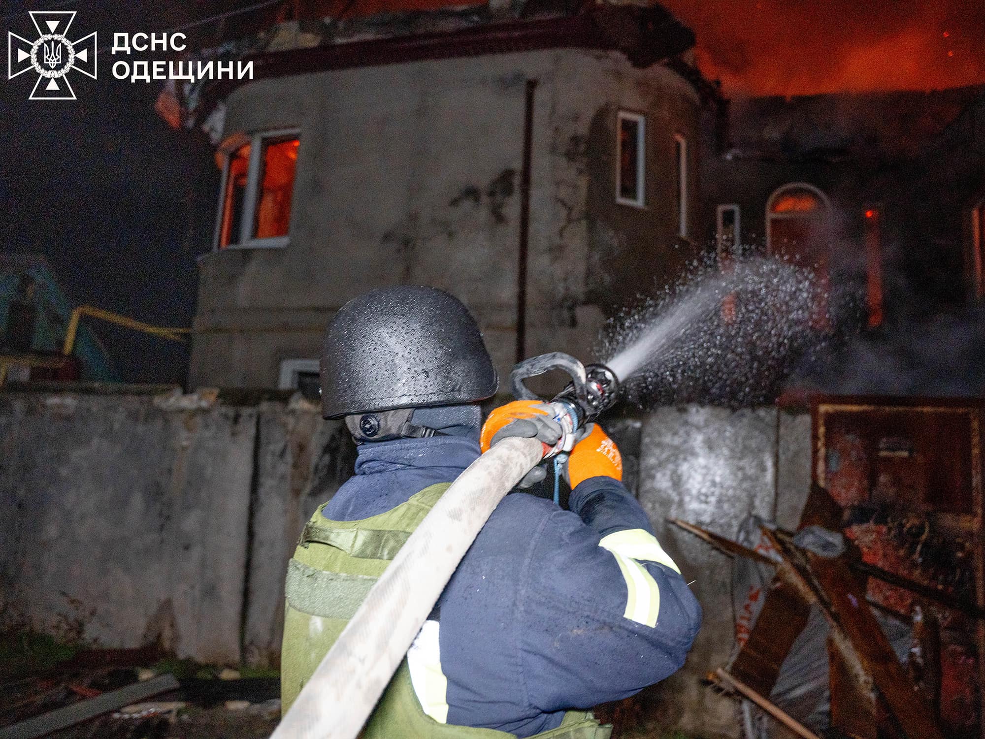 Ворог здійснив масовану атаку на Одеський район: загинув чоловік, 9 постраждалих (фото)