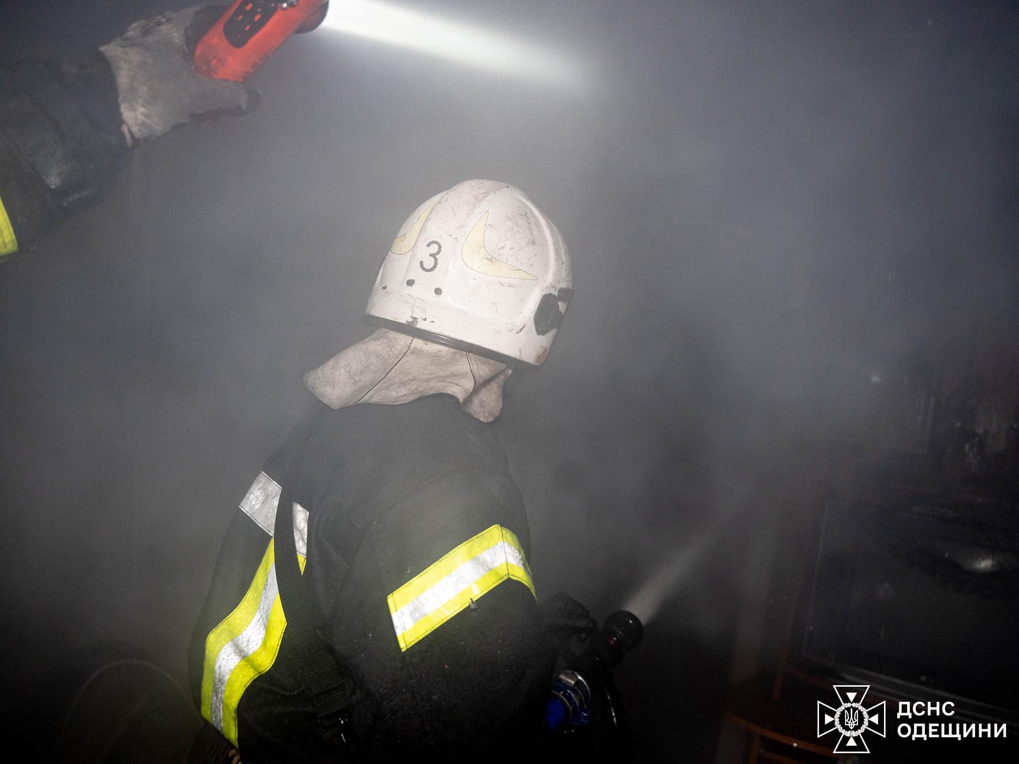 Ворог здійснив масовану атаку на Одеський район: загинув чоловік, 9 постраждалих (фото)