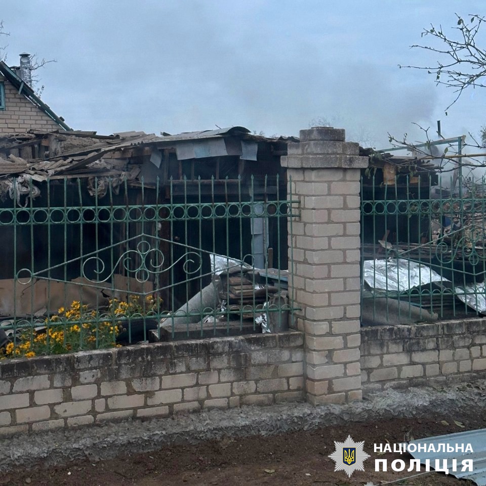 Дитсадок, багатоповерхівки та приватні будинки: за добу окупанти пошкодили 43 цивільні об’єкти на Херсонщині (фото)