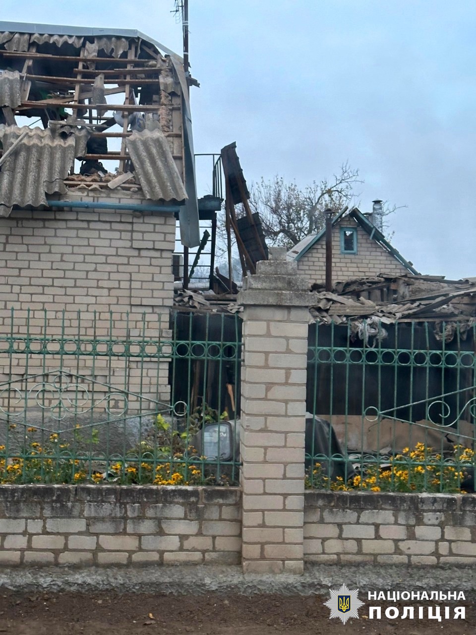 Дитсадок, багатоповерхівки та приватні будинки: за добу окупанти пошкодили 43 цивільні об’єкти на Херсонщині (фото)