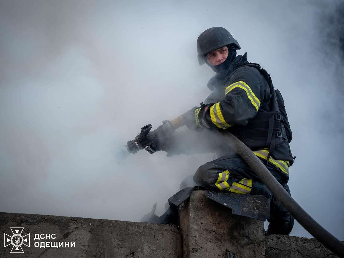 Нічна ворожа атака на Одещину: ситуація важка, є загиблі та поранені, завали ще розбирають (фото)