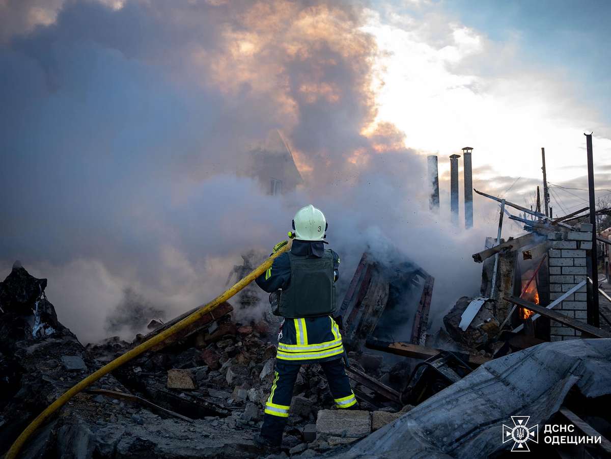 Нічна ворожа атака на Одещину: ситуація важка, є загиблі та поранені, завали ще розбирають (фото)