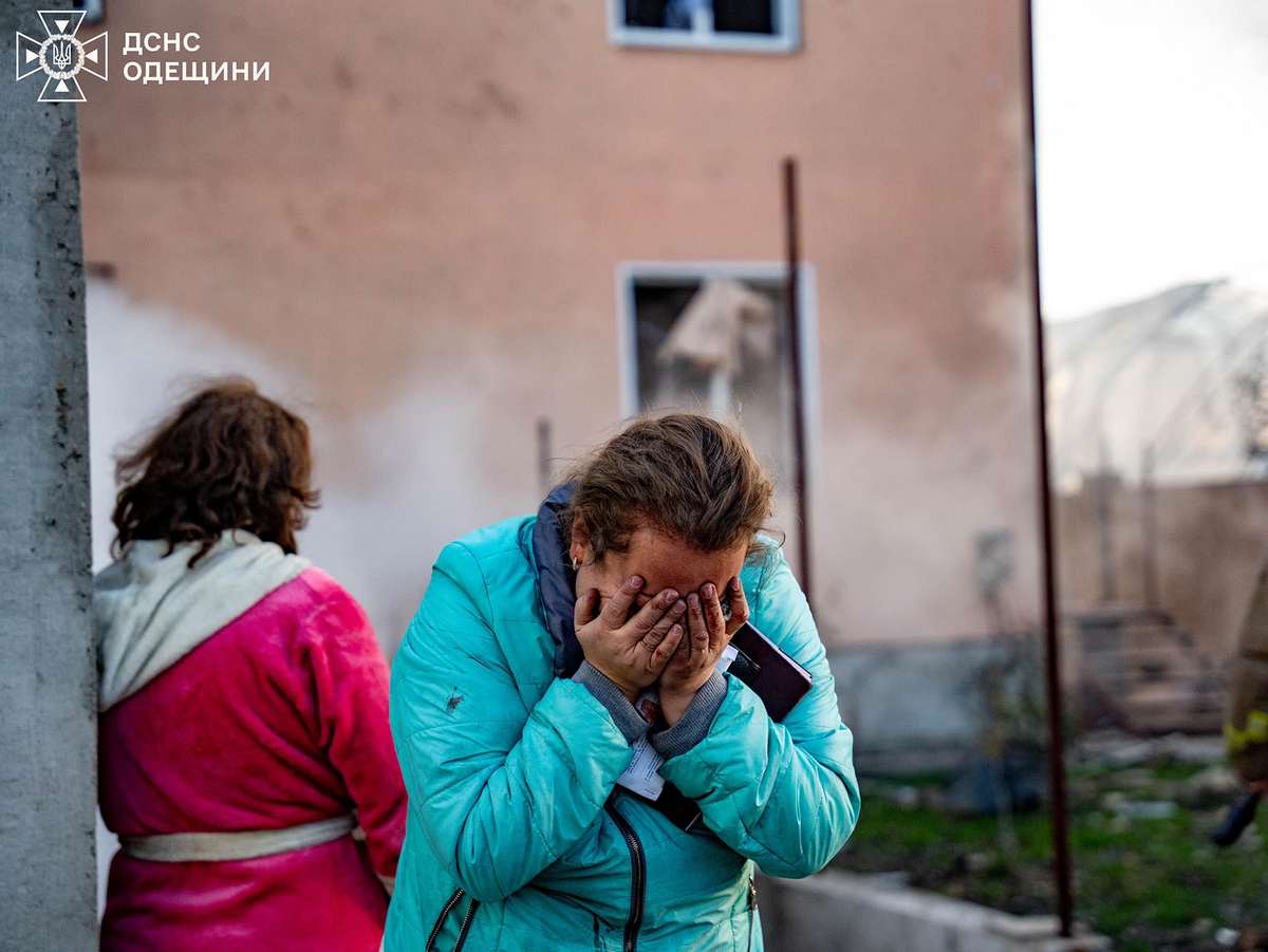 Нічна ворожа атака на Одещину: ситуація важка, є загиблі та поранені, завали ще розбирають (фото)