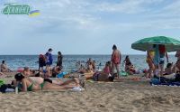 Медуз немає, відпочивальників повно: який вигляд має пляж у Фонтанці поблизу Одеси (фото)