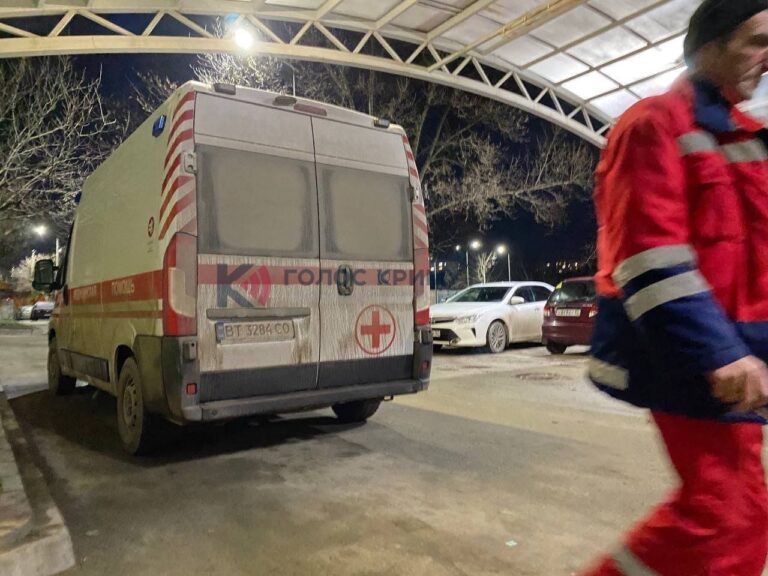 У Криму медики швидкої допомоги працюють в українській уніформі та на викрадених із Херсона автівках
