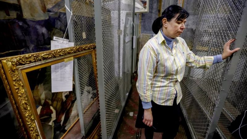 Гірка правда про те, як Росія грабує українське мистецтво. The Atlantic – про музеї та бібліотеки в Херсоні