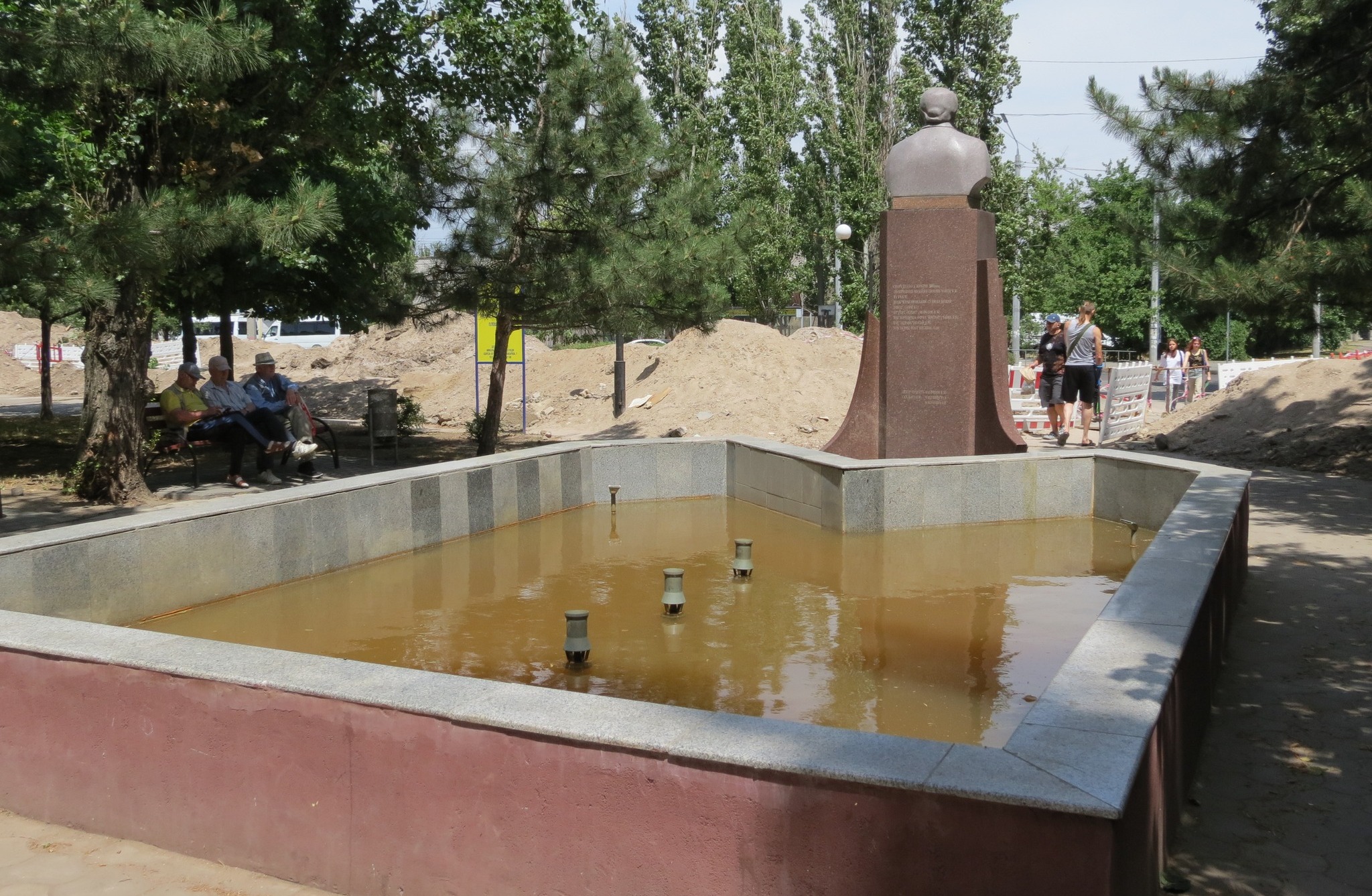 У Миколаєві знову псують комунальне майно: міські служби погрожують відключити фонтани