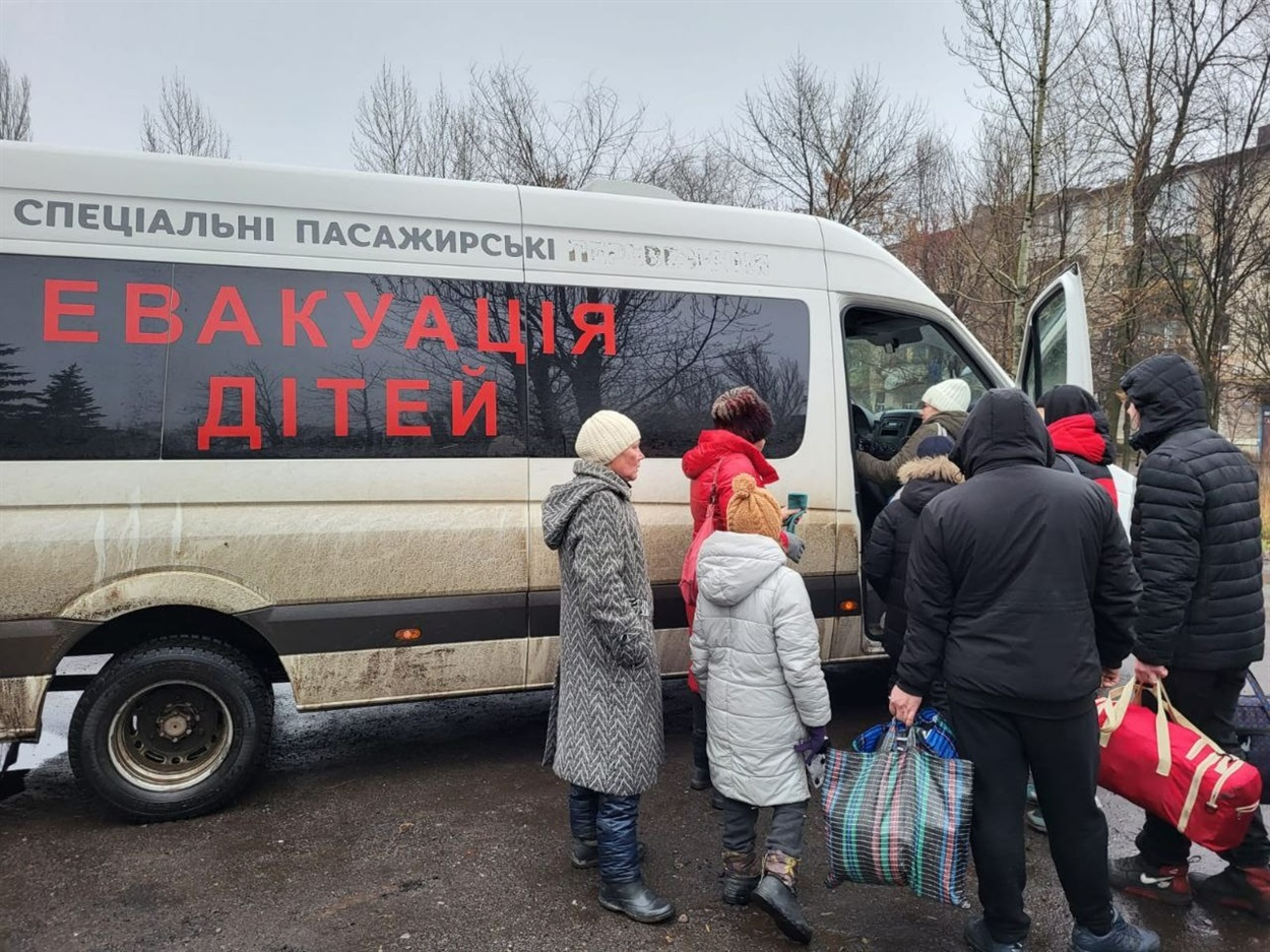 Евакуація з правобережної Херсонщини: із Кізомиса вивезли 14 дітей, з Козацького – усіх