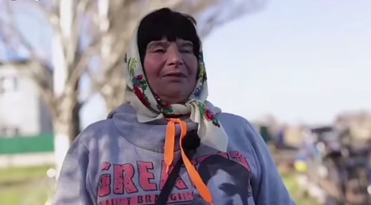 «Вони всі живі, а зараз служать» – під час окупації Херсонщини жителі села врятували трьох українських бійців (відео)