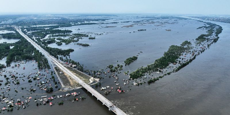 Наслідки теракту на Каховській ГЕС: вода поступово очищується, але ще не відповідає нормам